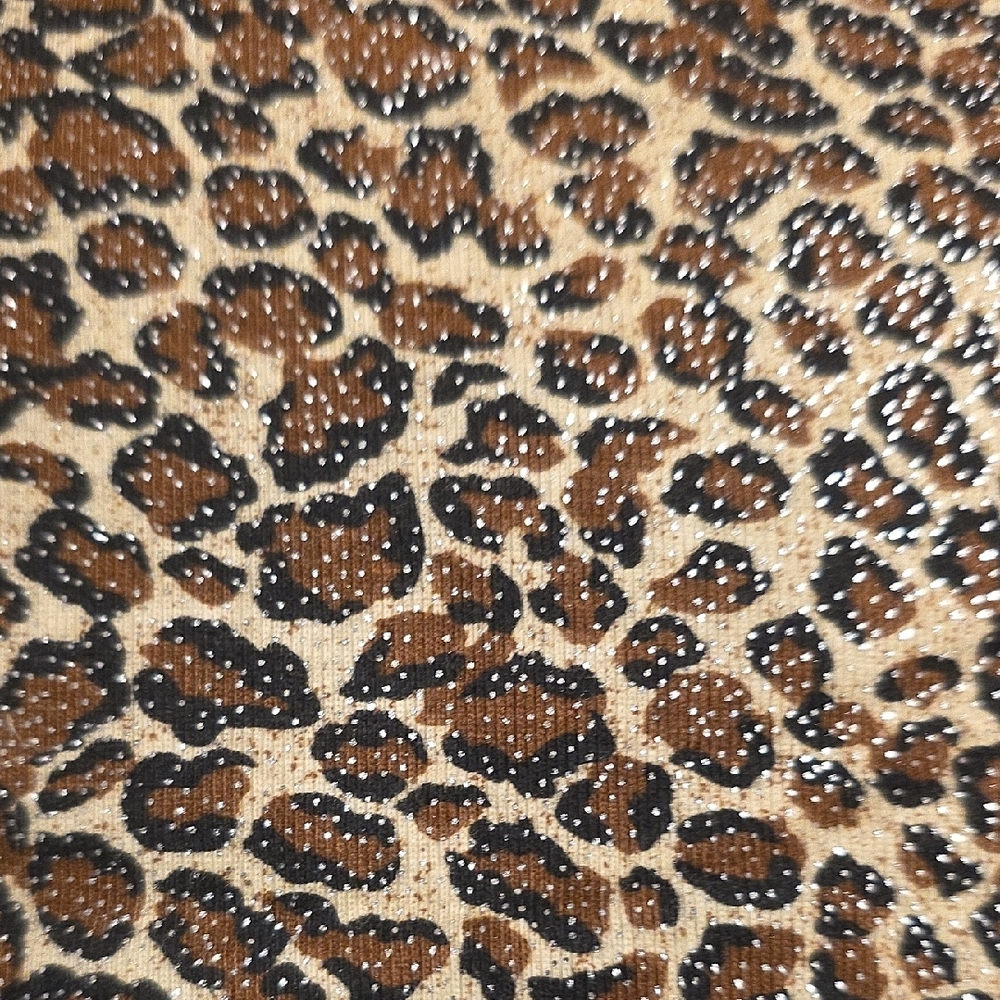 Leopard Print Ruffle Hem Top - Picture 4 of 8